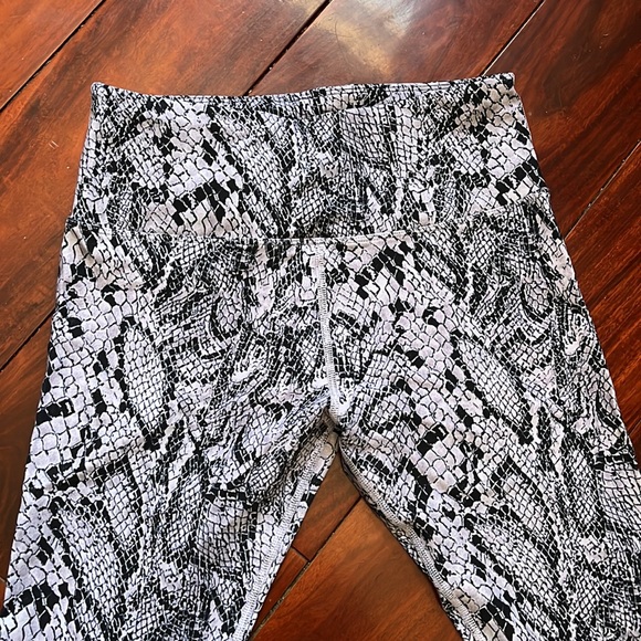 Leggings “with love❤️” good condition. Size small. - Picture 3 of 4